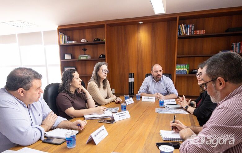 Reunião foi realizada no paço municipal  - 