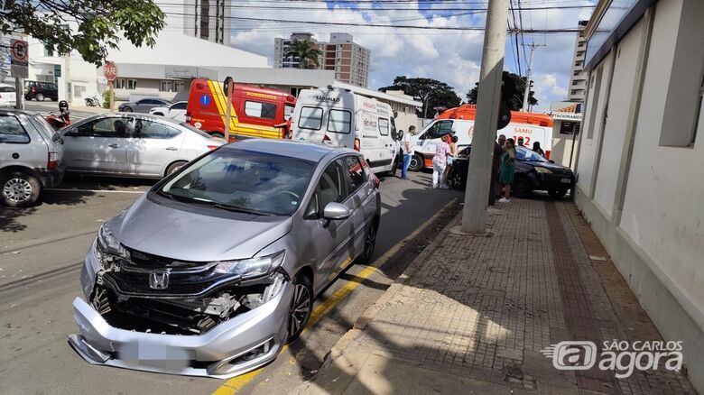 Veículos envolvidos no acidente: criança ficou ferida - Crédito: Maycon Maximino
