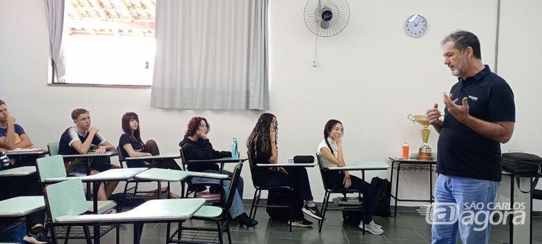 Sicoob Crediacisc faz palestra sobre educação financeira para alunos do Colégio Cecília Meireles - Crédito: Divulgação