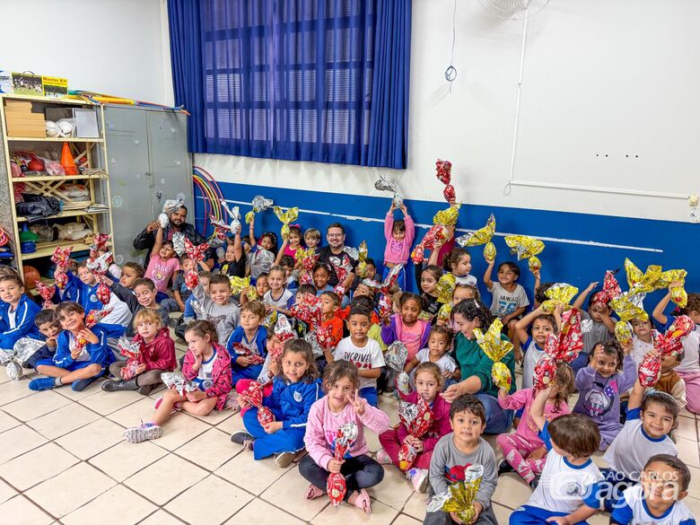 Mais de 4 mil alunos da rede municipal de ensino de Ibaté recebem ovos de chocolate - Crédito: Divulgação