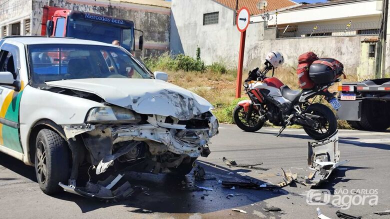 Frente da picape ficou destruída com o forte impacto - Crédito: Maycon Maximino