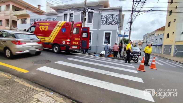 Motociclista foi atendida pelo Corpo de Bombeiros com escoriações pelo corpo - Crédito: Maycon Maximino