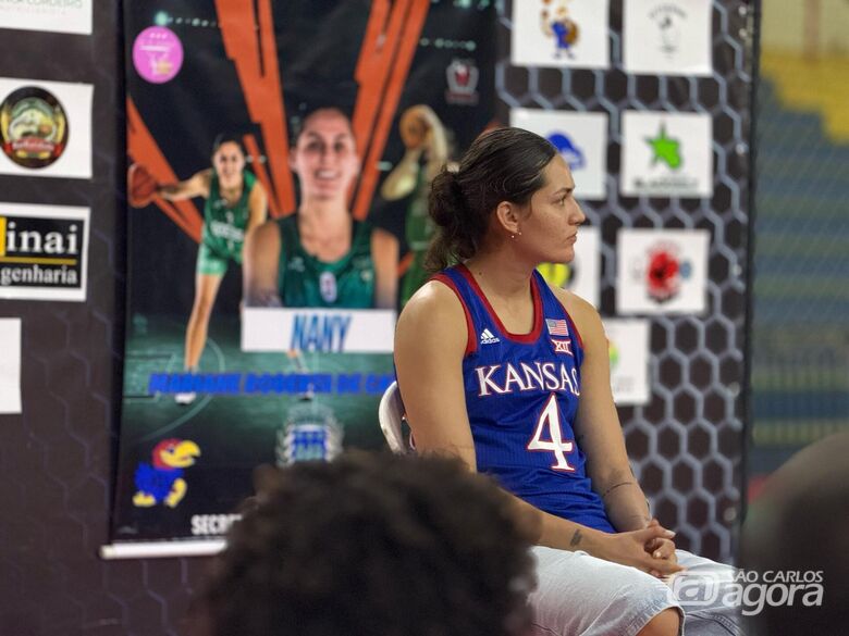 Nany da Seleção Brasileira de Basquete participa de bate-papo com atletas em Ibaté - 