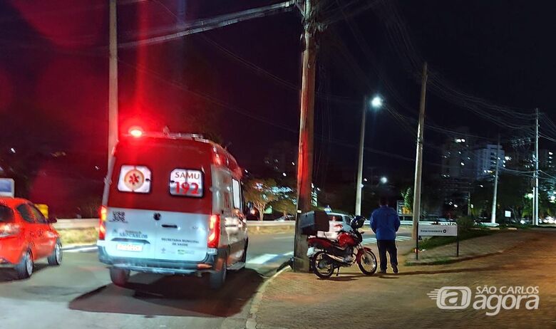 Motociclista sofre acidente na rotatória do Cristo - Crédito: Maycon Maximino