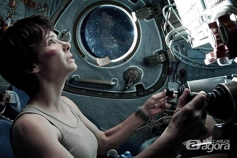 Dirigido por Alfonso Cuarón, é um filme de suspense com temática espacial - Crédito: Divulgação
