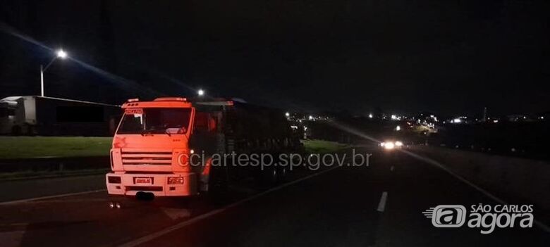 Pedestre morre atropelado por caminhão na Washington Luís, em São Carlos -