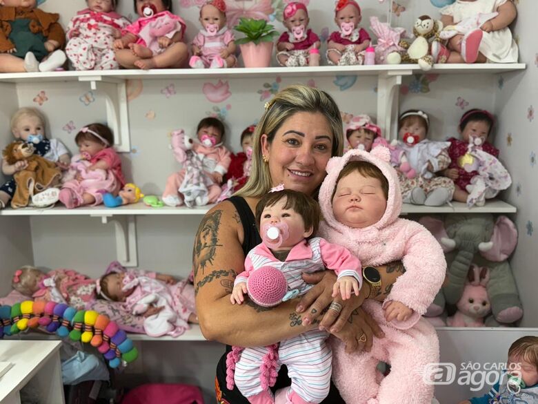 Adriana e sua coleção de bebês reborn - Crédito: Abner Amiel