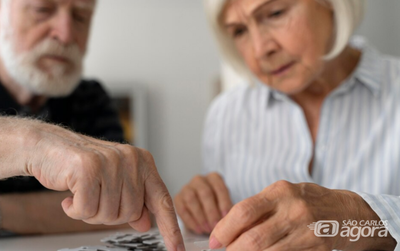 Palestra aborda orientações para cuidadores e familiares de pessoas com Alzheimer -