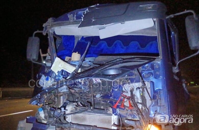 Colisão entre carretas é registrada na Washington Luís, em Itirapina -