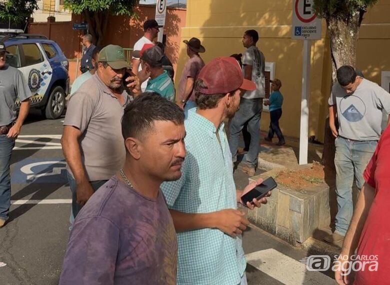 Carroceiros defronte a Câmara Municipal - Crédito: SCA
