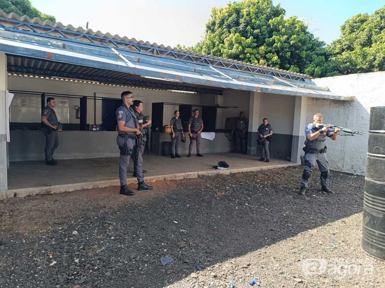 O treinamento, comandado pelo 1°Ten PM Danilo, instrutor de tiro, possibilitou aos policiais conhecer o armamento - Crédito: divulgação