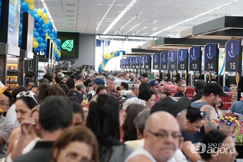 Consumidores em supermercado - Crédito: Reprodução Abras