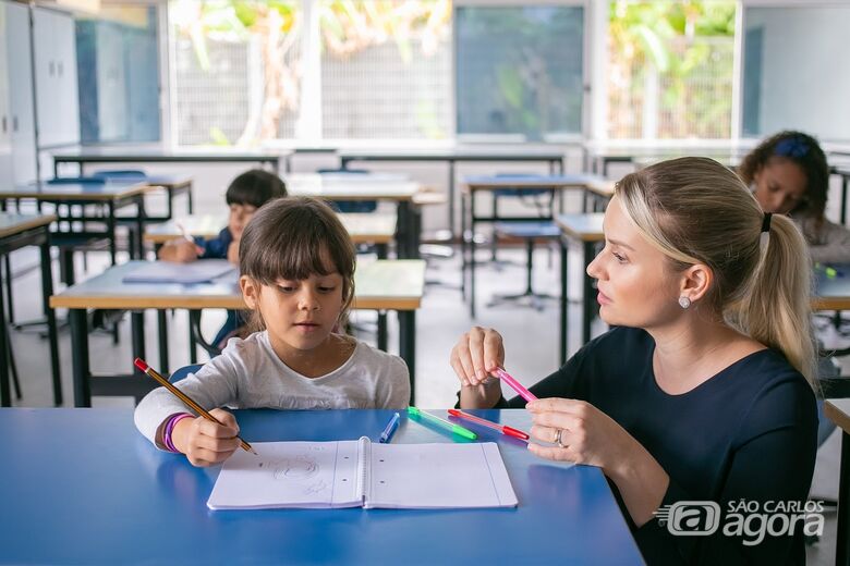 O Desenho Universal para a Aprendizagem (DUA) é um modelo pedagógico que busca garantir o acesso à aprendizagem para todos, liberando a diversidade como parte natural das salas de aula. (crédito da imagem: Freepik) - 