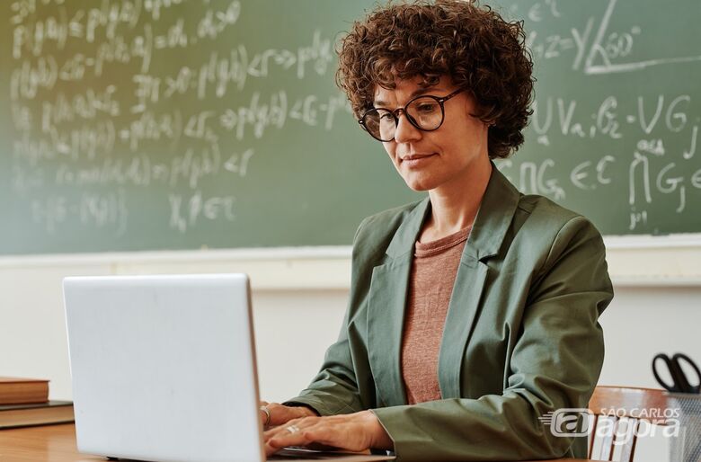 A formação é totalmente online e gratuita, com 40 horas de duração distribuídas em uma trilha composta por três módulos - Crédito: Envato