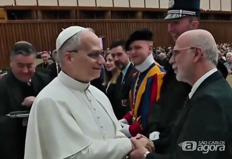 Papa e Vanderlei se cumprimentam - Crédito: Reprodução