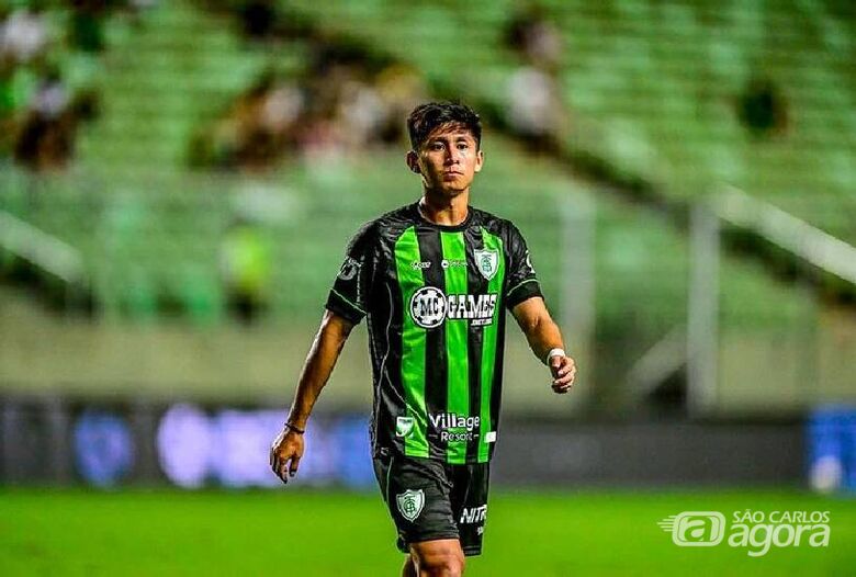 O jogador boliviano Miguelito: cria do Santos e agora no Coelho, jogador protagonizou situação inusitada ao ser detido por injúria racial - Crédito: Foto: Reprodução/Instagram/Mourão Panda/América-MG