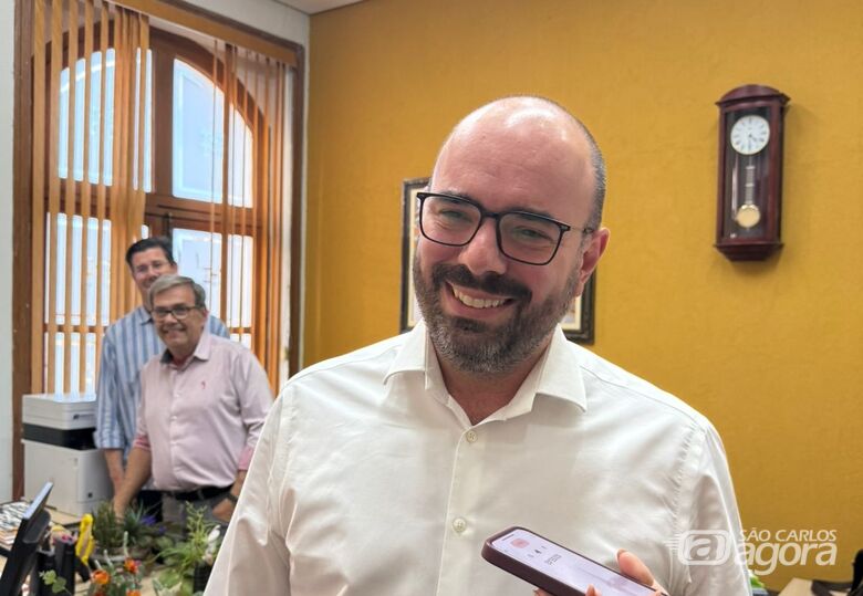 Prefeito Netto esteve na câmara para conversar com manifestantes - Crédito: SCA