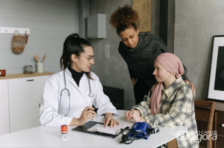 Pesquisa da UFSCar investiga habilidades de cuidadores de pacientes oncológicos - Crédito: Canva