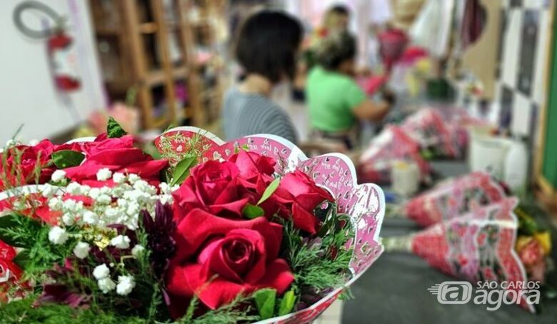 Pesquisa de flores envolveu buquês de rosas simples vermelhas, contendo seis e 12 unidades - Crédito: Procon/MT