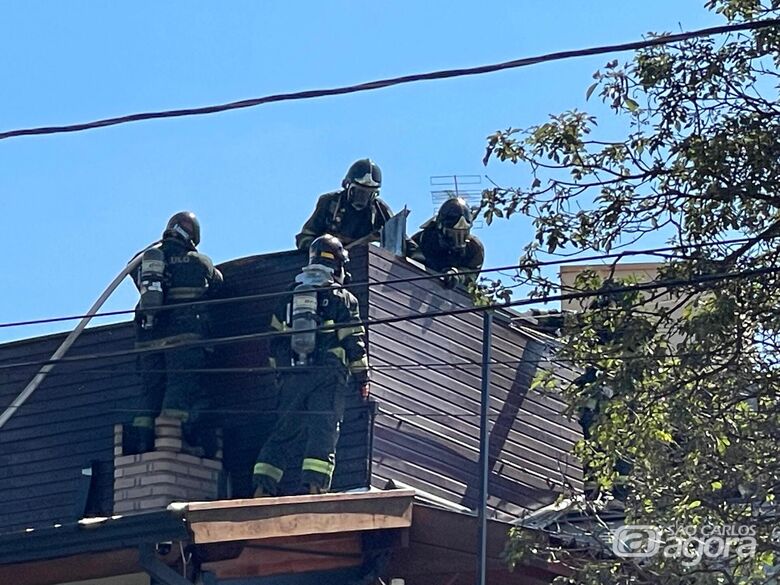 Princípio de incêndio em restaurante causa interdição no trânsito na Trabalhador São Carlense - Crédito: Lourival Izaque