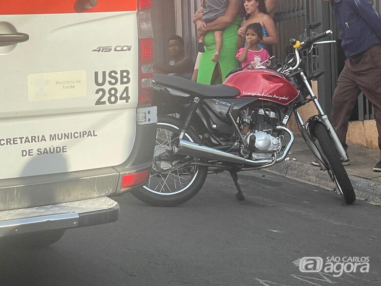 Motociclista é atingido por carro após avançar preferencial - Crédito: Lourival Izaque