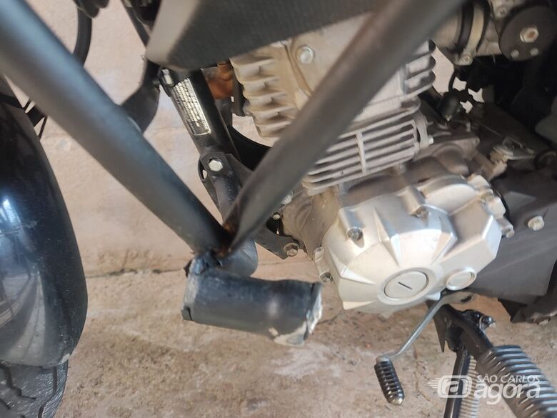 Motociclista sofre queda após conversão irregular de veículo na Francisco Pereira Lopes -