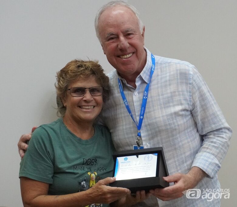 Após 35 anos de dedicação, enfermeira Ivonete se despede da Santa Casa e é homenageada pela diretoria - 