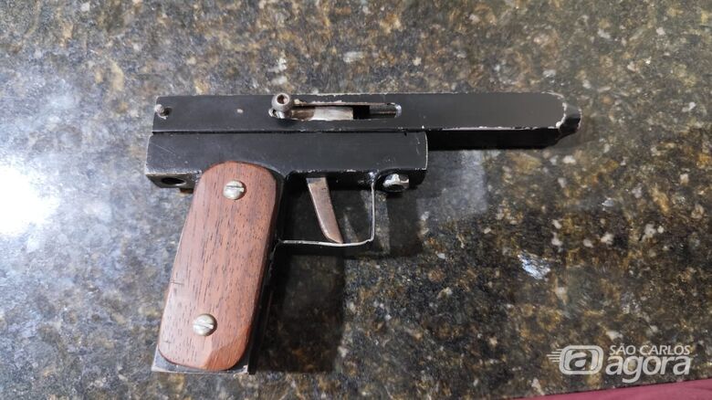 Arma artesanal é apreendida com adolescente em Ibaté - Crédito: Maycon Maximino