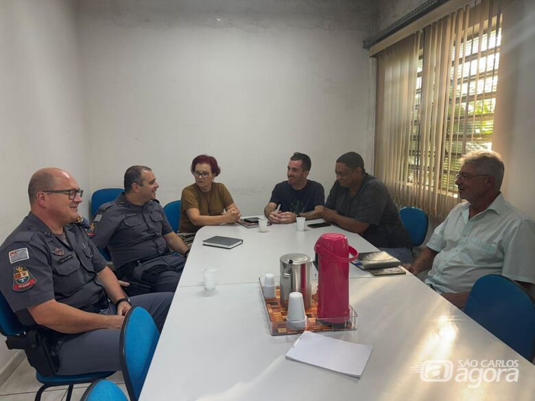 Durante reunião, relatório sobre a segurança de Itirapina é entregue às autoridades de Itirapina - Crédito: Divulgação