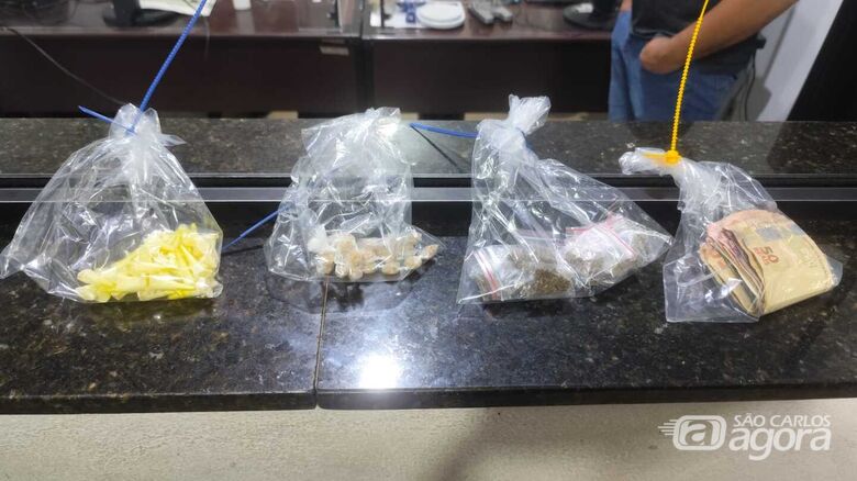 A droga que estava em poder do adolescente foi apreendida - Crédito: Maycon Maximino
