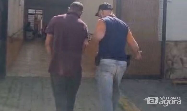Acusado de agressão doméstica foi detido por policiais da DDM - Crédito: Divulgação