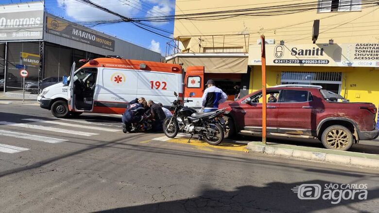 Motociclista é socorrido e encaminhado à Santa Casa - Crédito: Maycon Maximino