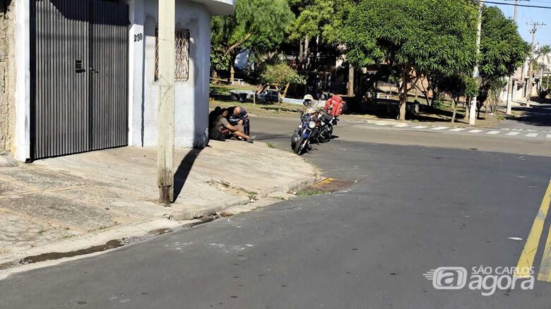 Vítimas são atendidas pelo socorrista da motolância - Crédito: Maycon Maximino