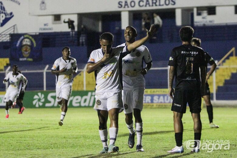 Em casa, o São Carlos desencantou e venceu com tranquilidade o Independente - Crédito: Lourival Izaque