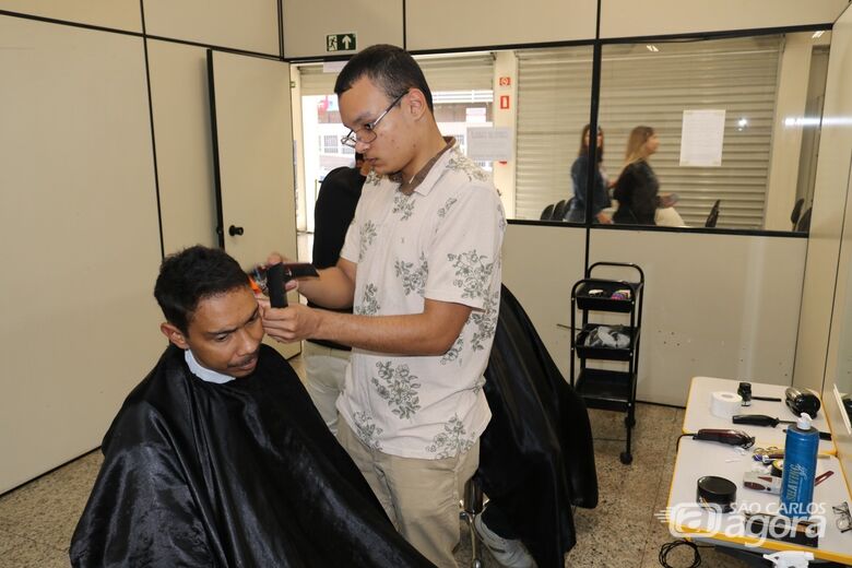 Casa do Trabalhador recebeu ainda oficinas de corte de cabelo masculino - Crédito: Divulgação