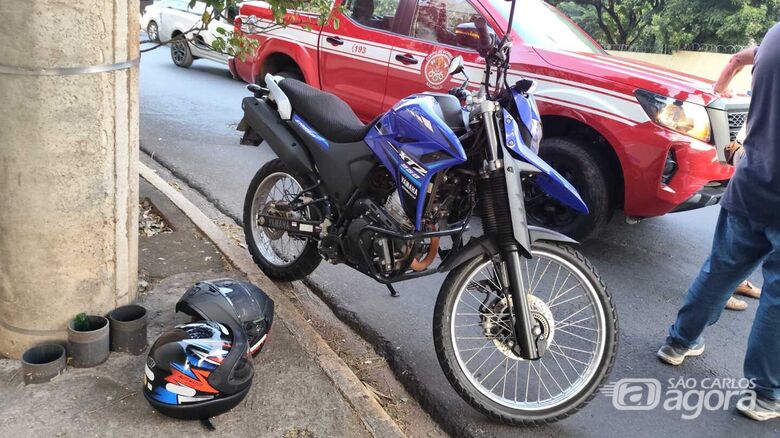 Colisão entre carro e moto deixa mulher ferida no Jardim Bandeirantes - Crédito: Maycon Maximino