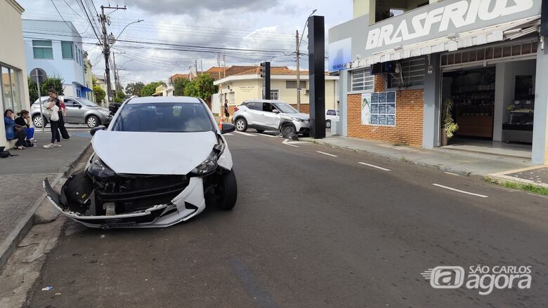 Veículos envolvidos na batida: danos de grande monta em ambos - Crédito: Maycon Maximino