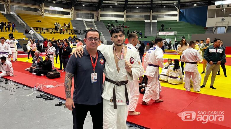 Arthur Bassi ao lado do técnico Sebá: vice-campeão paulista - Crédito: Divulgação