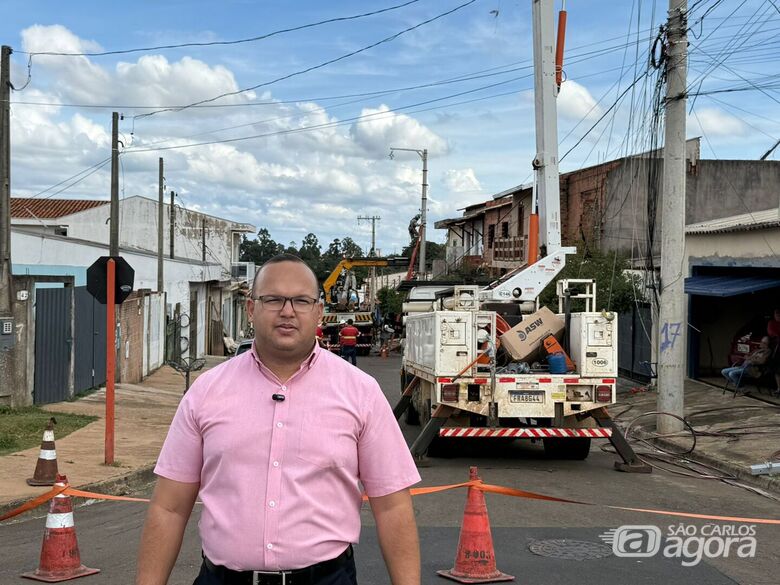 Postes com risco iminente de queda são substituídos no Santa Angelina após pedido do vereador Paulo Vieira - Crédito: divulgação