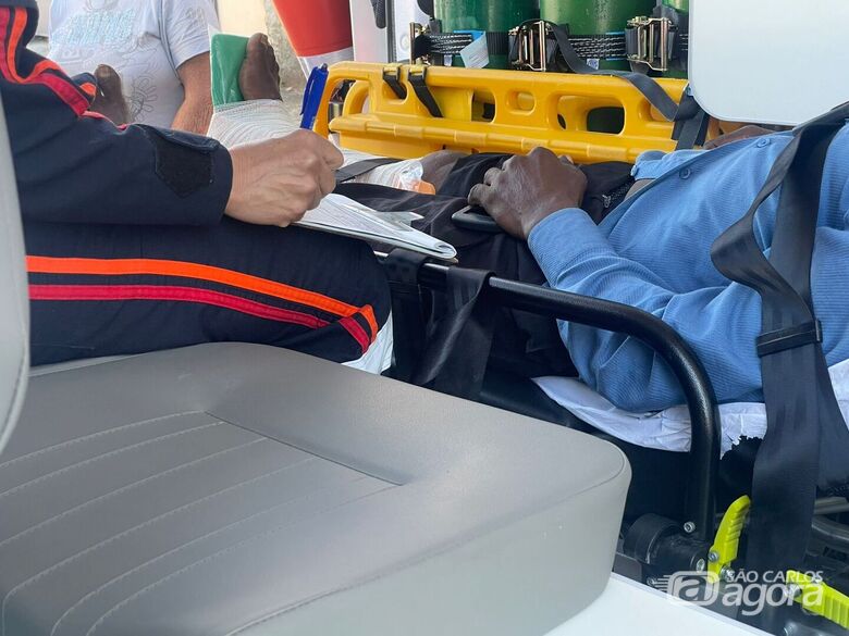 Homem sofre fratura exposta ao cair de escada e passa a noite ferido sem conseguir ajuda - Crédito: Lourival Izaque