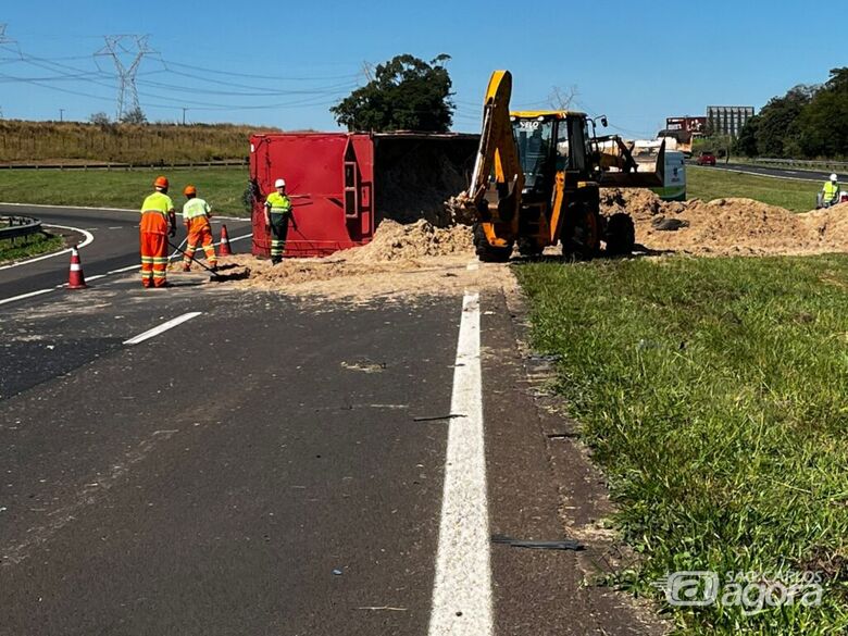 Carreta envolvida no acidente - Crédito: BH News