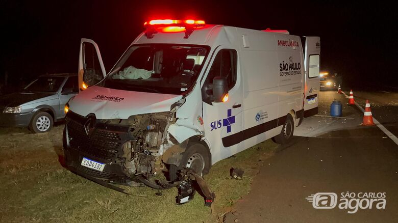 Ambulância envolvida no acidente - Crédito: Flávio Fernandes