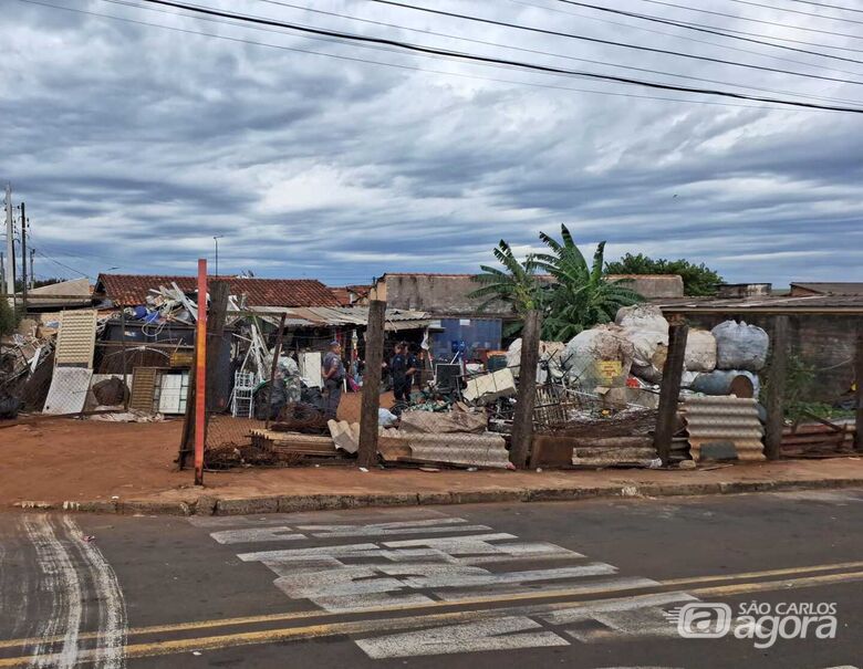 Depósitos de sucatas são interditados durante operação em São Carlos - Crédito: Prefeitura Municipal