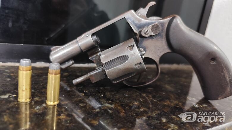 Arma encontrada com o individuo - Crédito: Maycon Maximino