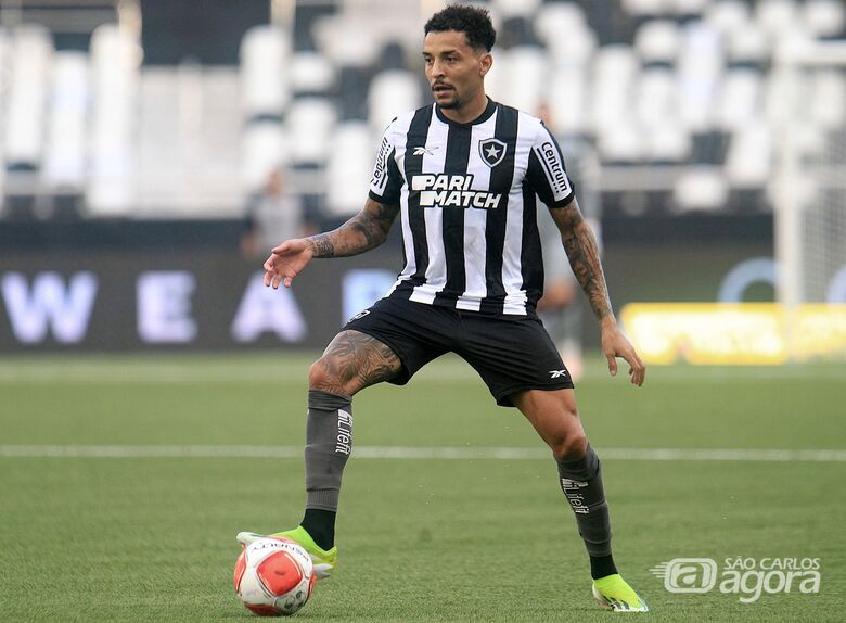 O volante Gregore: Foi titular indiscutível do time do São Carlos, que conquistou a promoção no Campeonato Paulista da Segunda Divisão de 2015 como campeões - Crédito: Foto: Vitor Silva/Botafogo/Divulgação