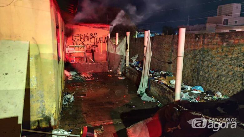 Imóvel atingido por incêndio - Crédito: Maycon Maximino
