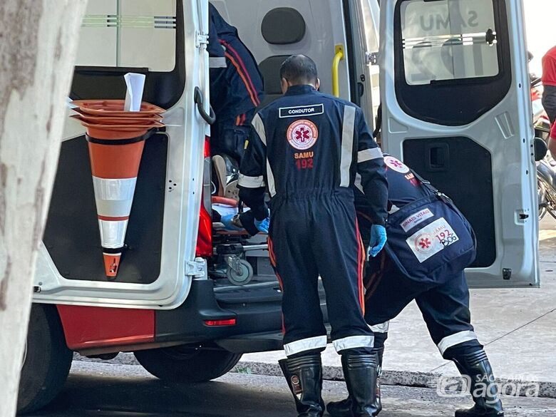 Idoso sendo socorrido - Crédito: Lourival Izaque