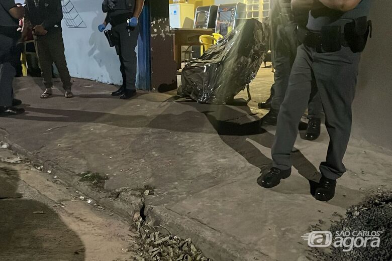 Homem morre sentado em bar no Jardim Zavaglia - Crédito: Lourizal Izaque 
