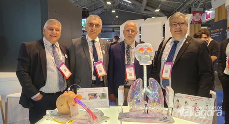 Na foto - O professor da USP, Carlos Labate, o Secretário do Estado de São Paulo de C&T, Prof. Vahan Agopyan, Prof. Vanderlei Bagnato e o Reitor da USP, Prof. Carlotti, presentes no evento - Crédito: divulgação