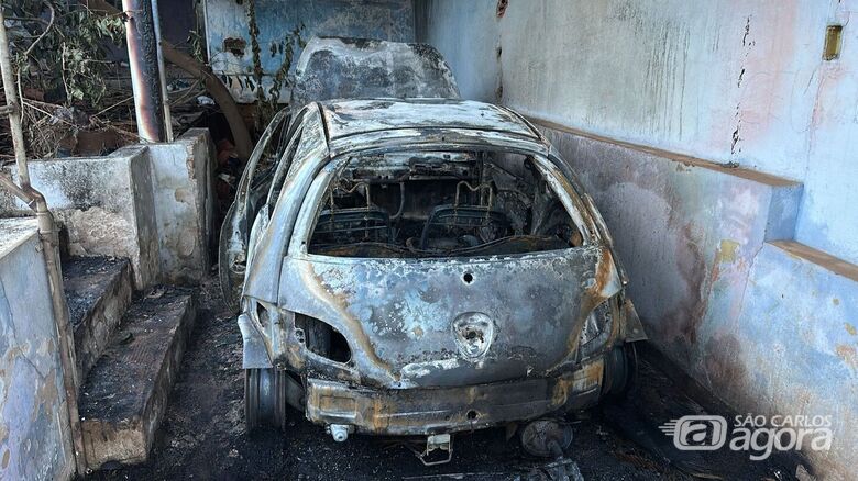 Veículo ficou destruído - Crédito: Lourival Izaque